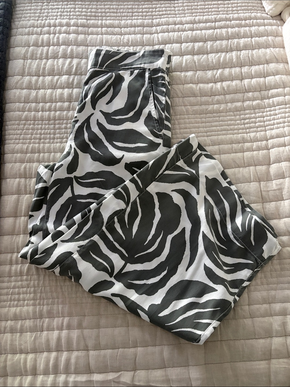 NWOT Nicole Miller print wide leg pants